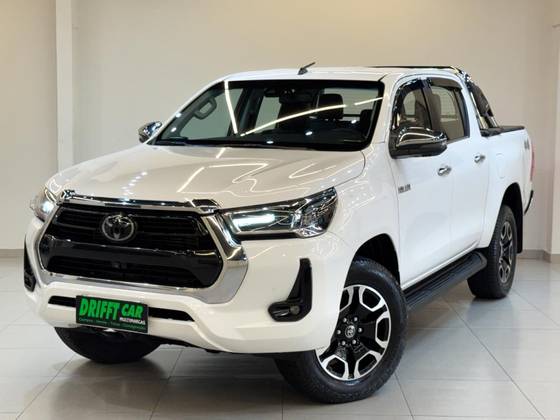 TOYOTA HILUX 2.8 D-4D TURBO DIESEL CD SRX 4X4 AUTOMÁTICO